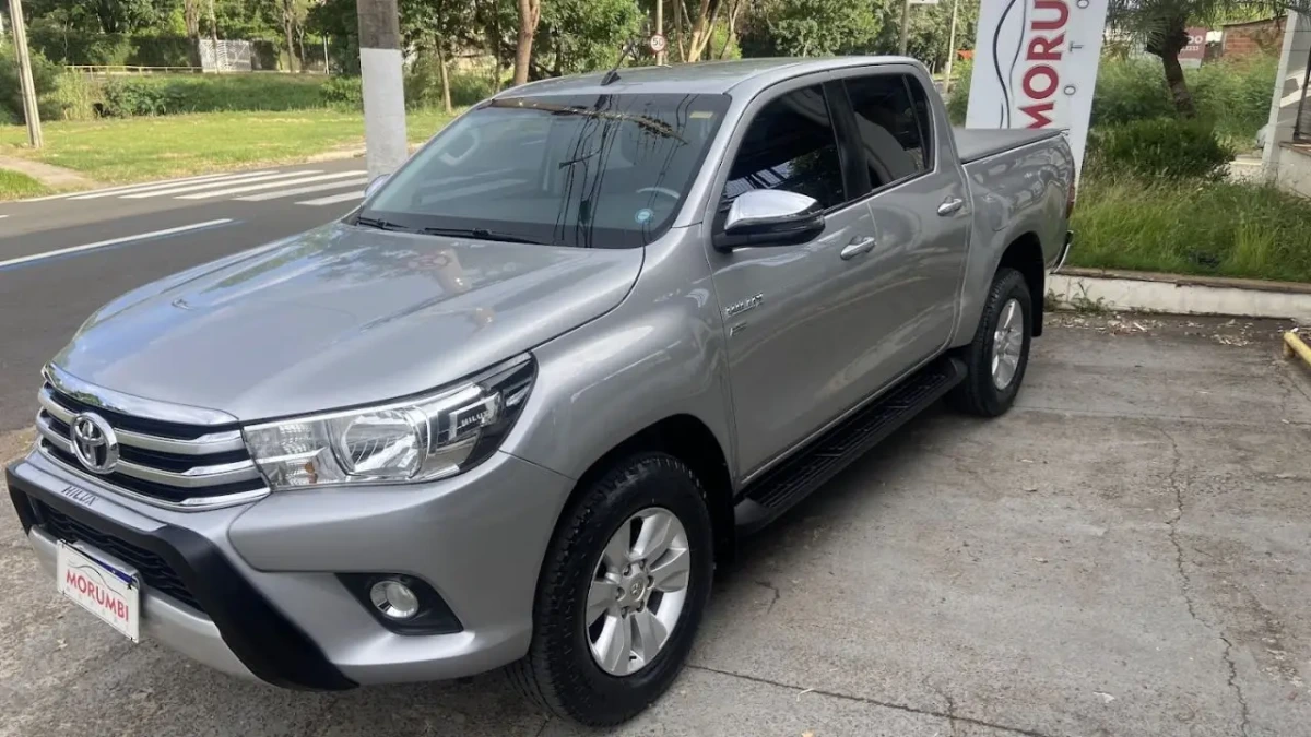 TOYOTA Hilux 