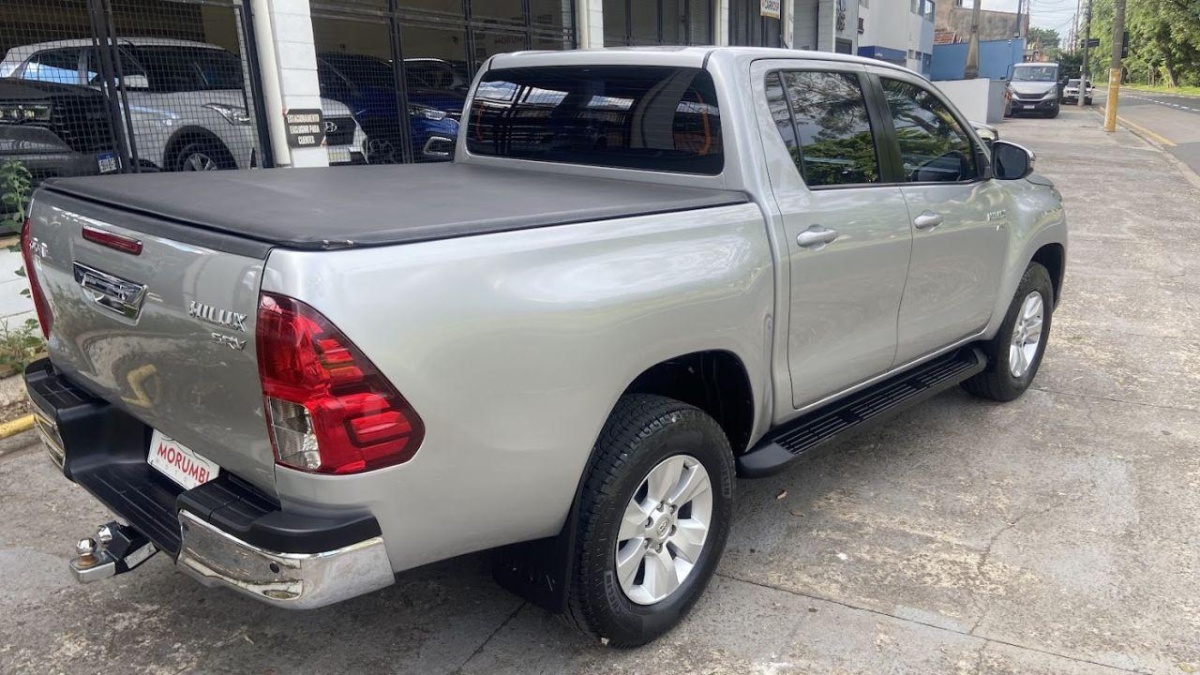 TOYOTA Hilux 