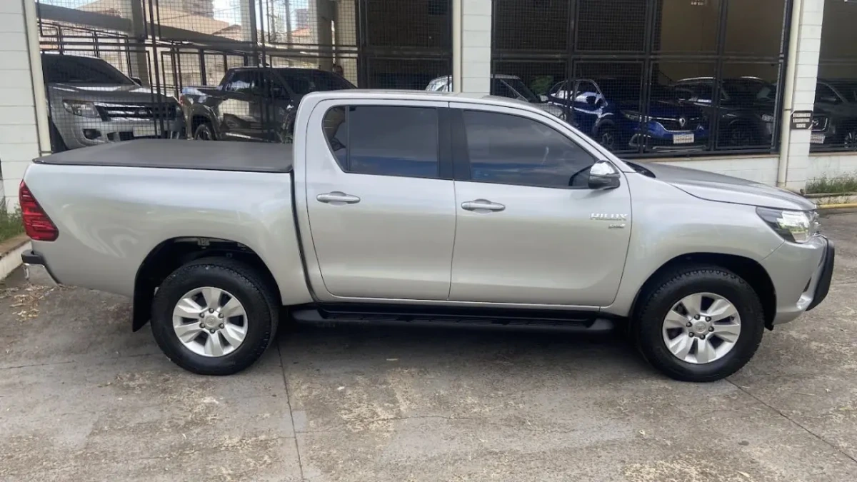 TOYOTA Hilux 