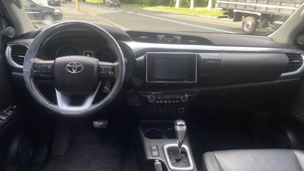 TOYOTA Hilux 