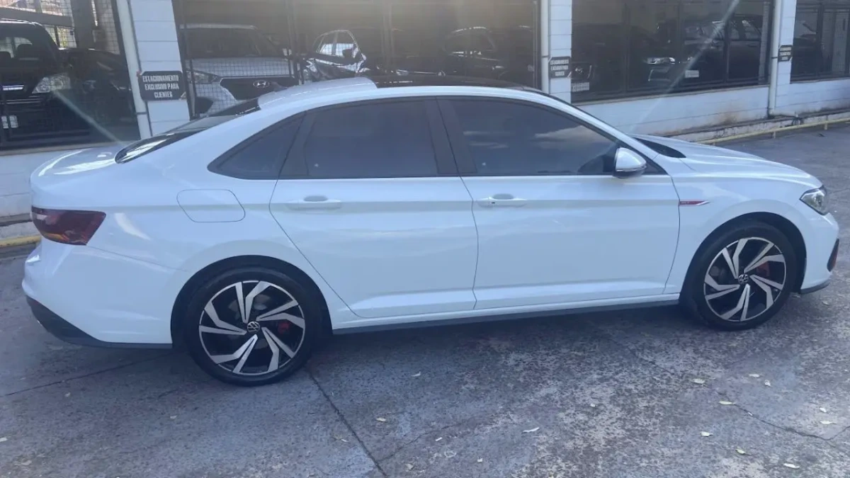 VOLKSWAGEN Jetta 