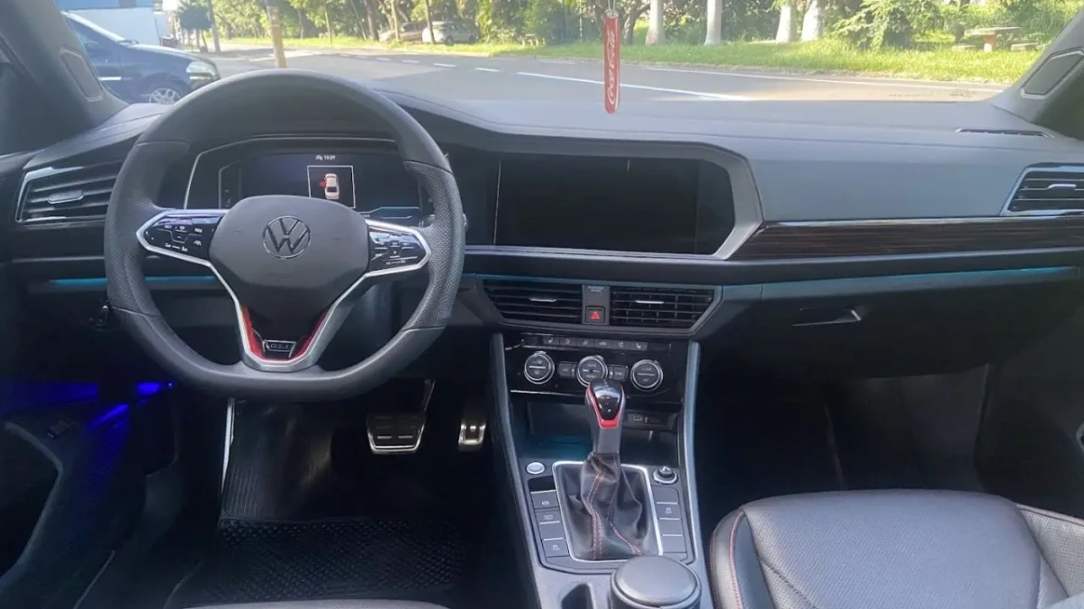 VOLKSWAGEN Jetta 