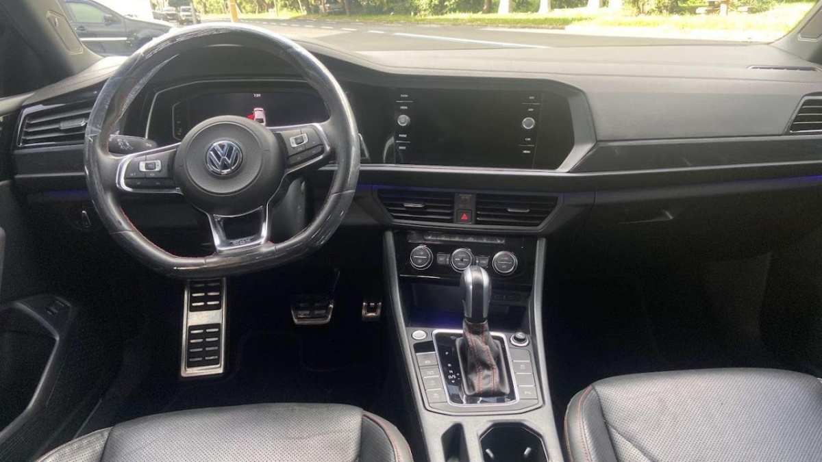 VOLKSWAGEN Jetta 