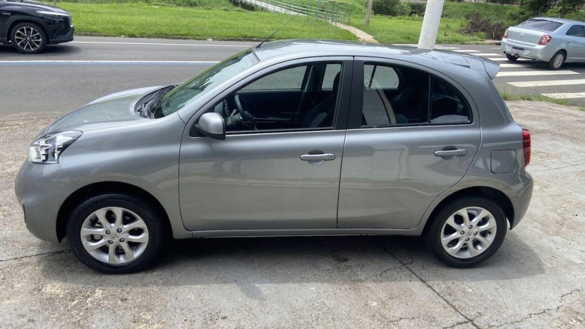 Nissan March 