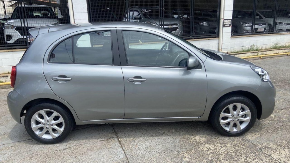 Nissan March 