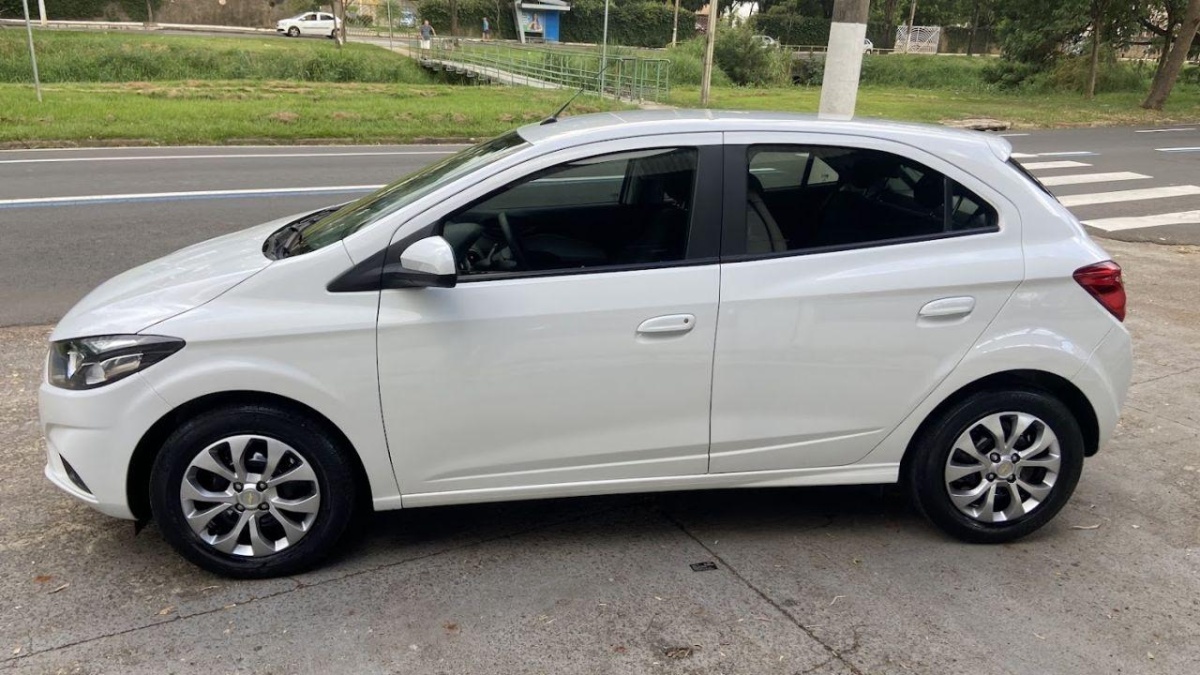 CHEVROLET Onix Hatch