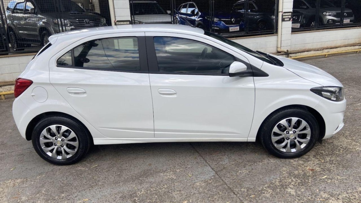 CHEVROLET Onix Hatch