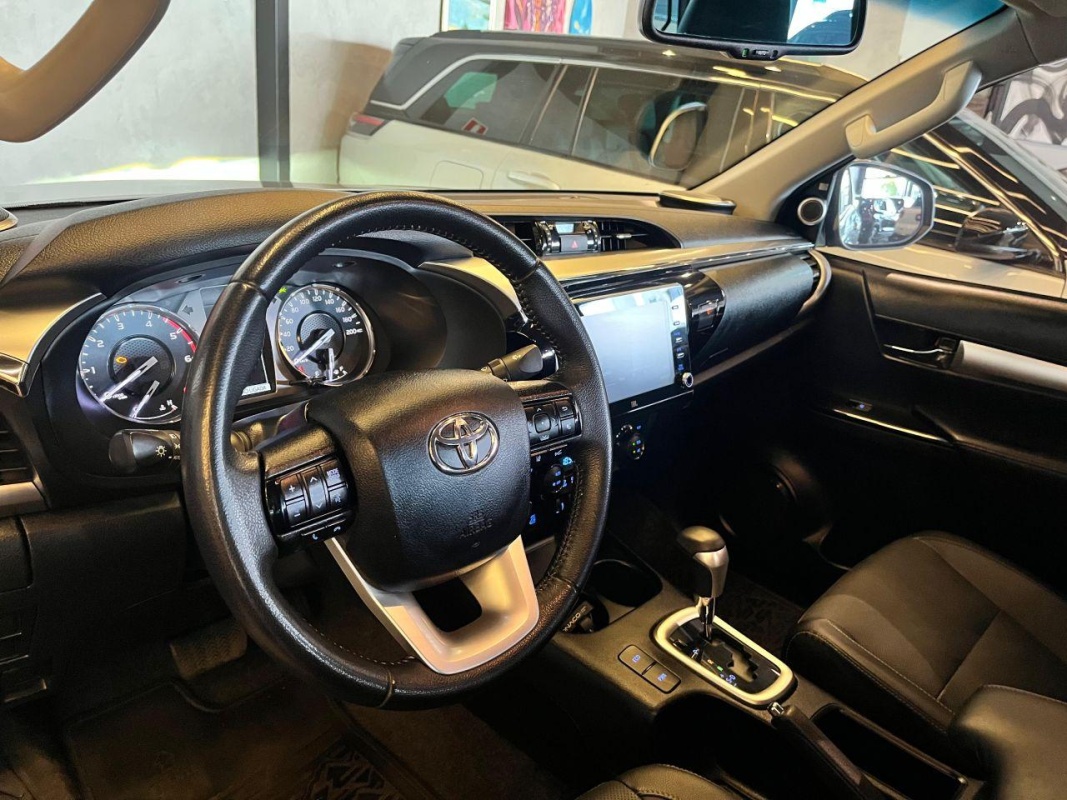 TOYOTA Hilux 