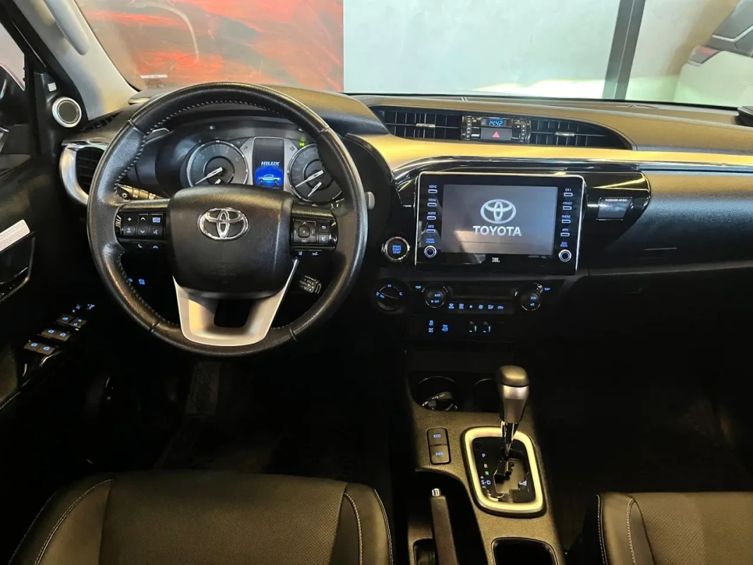 TOYOTA Hilux 