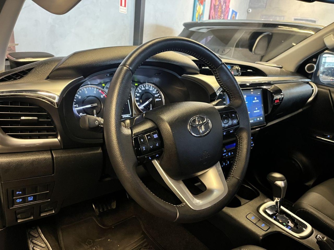 TOYOTA Hilux 