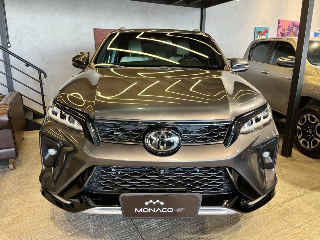 TOYOTA Hilux SW4