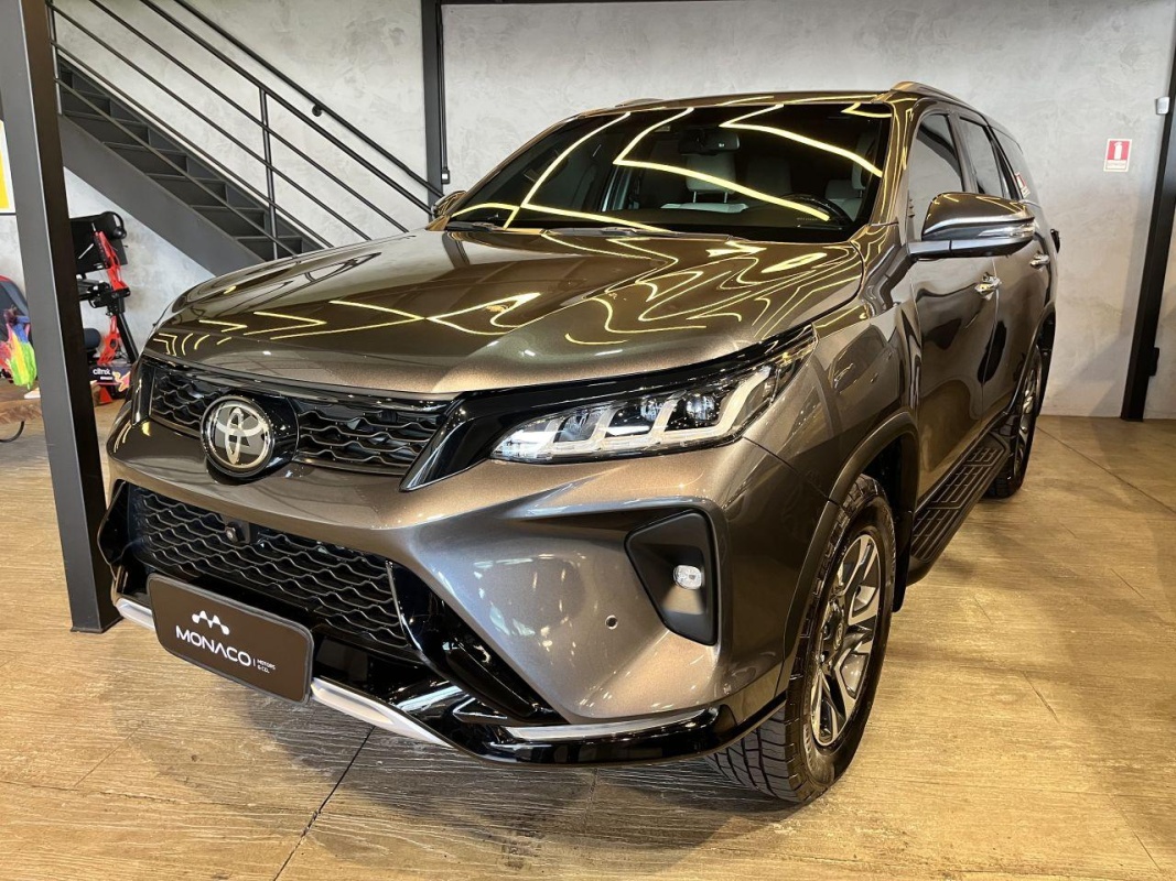 TOYOTA Hilux SW4