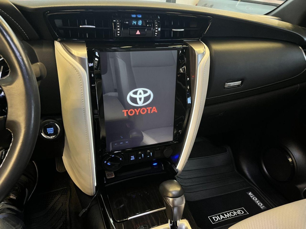 TOYOTA Hilux SW4