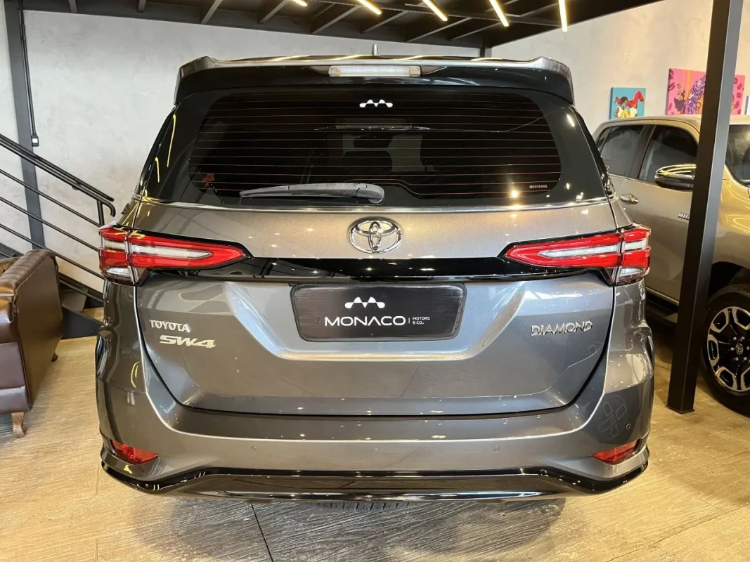 TOYOTA Hilux SW4