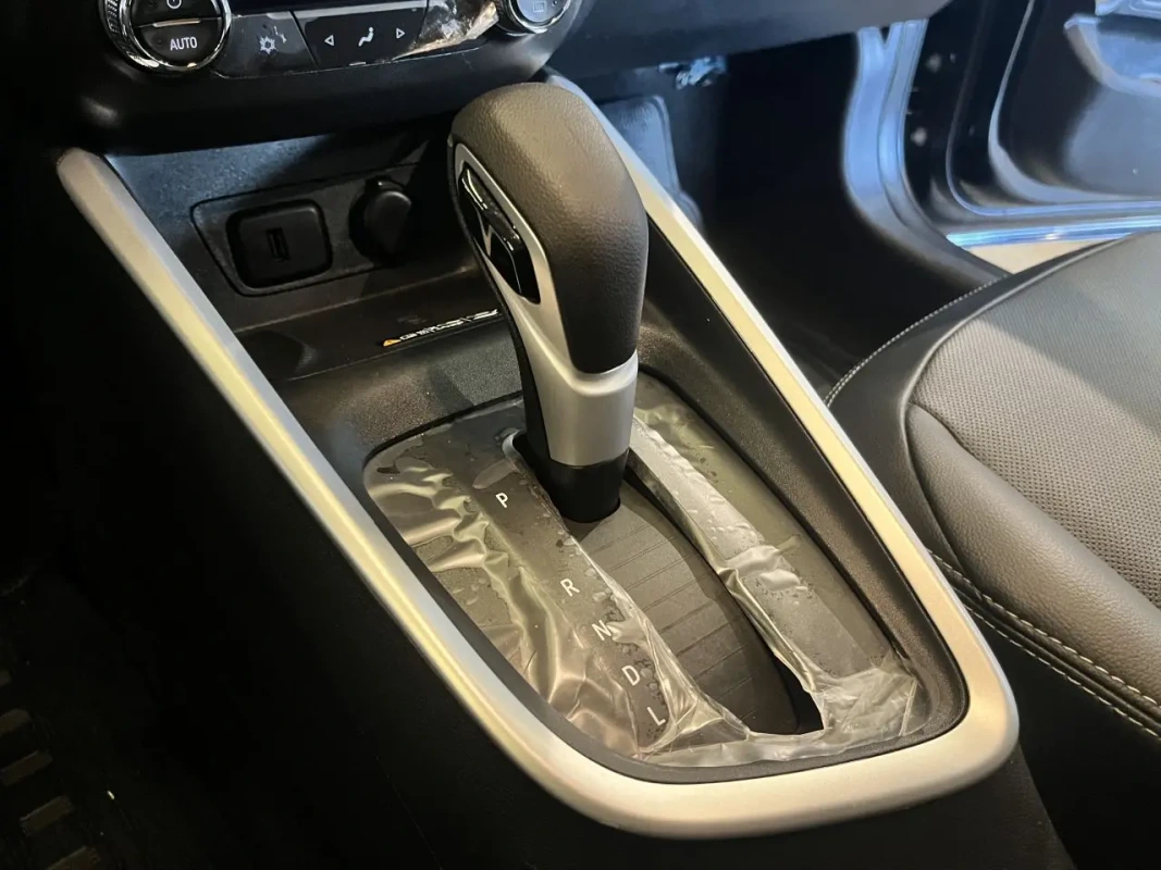 CHEVROLET Onix Hatch