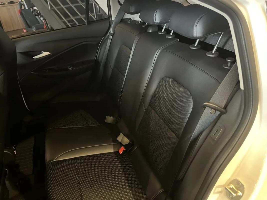 CHEVROLET Onix Hatch